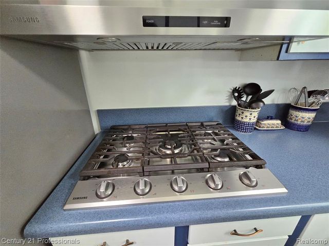 650 Longford Drive, Rochester Hills, MI 48309