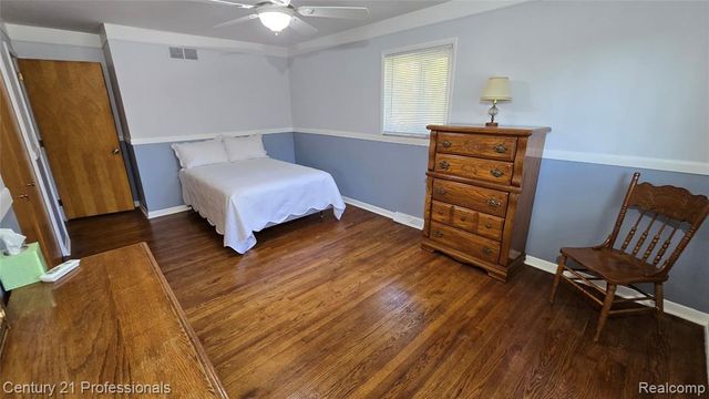 650 Longford Drive, Rochester Hills, MI 48309