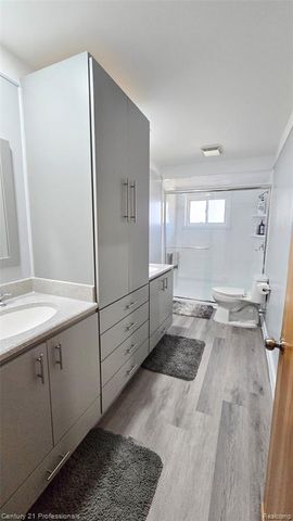 650 Longford Drive, Rochester Hills, MI 48309