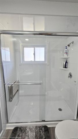 650 Longford Drive, Rochester Hills, MI 48309