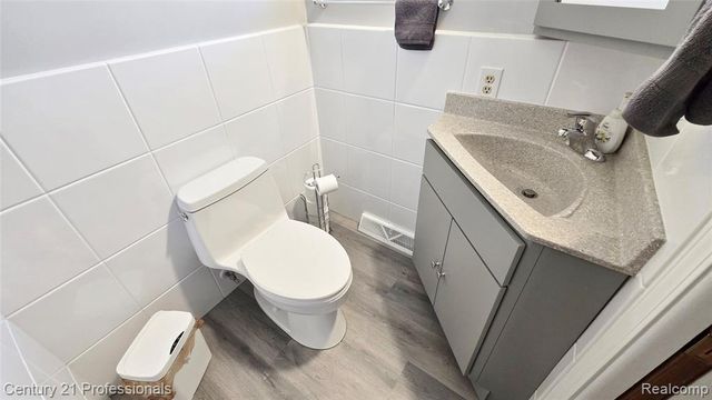 650 Longford Drive, Rochester Hills, MI 48309