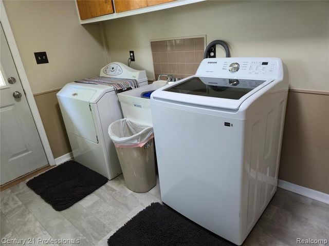 650 Longford Drive, Rochester Hills, MI 48309