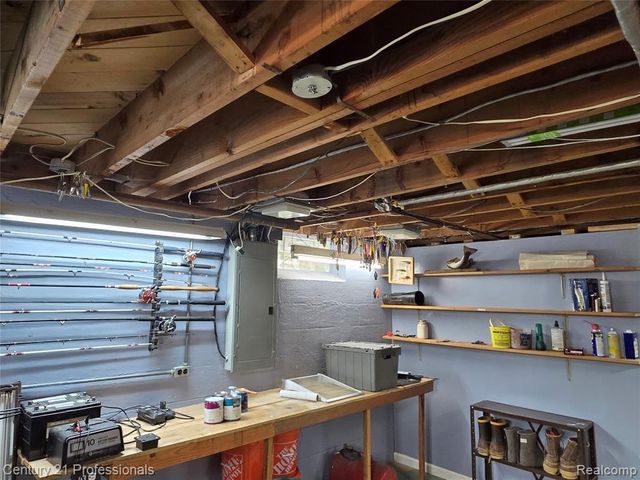 650 Longford Drive, Rochester Hills, MI 48309