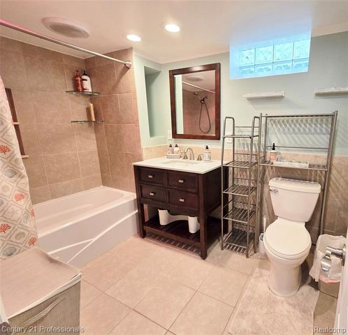 650 Longford Drive, Rochester Hills, MI 48309