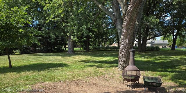 650 Longford Drive, Rochester Hills, MI 48309