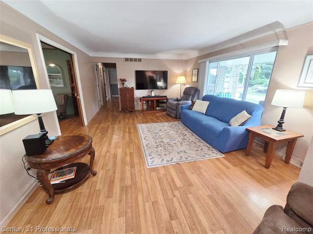 650 Longford Drive, Rochester Hills, MI 48309