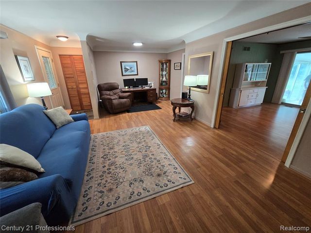 650 Longford Drive, Rochester Hills, MI 48309