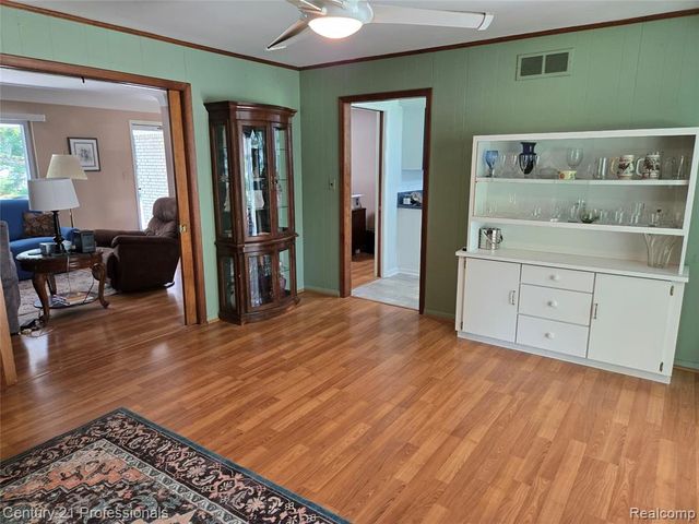 650 Longford Drive, Rochester Hills, MI 48309