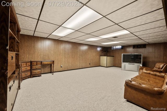 2550 W Walton Boulevard, Waterford Charter Township, MI 48329