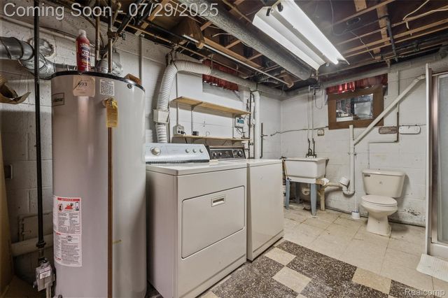 2550 W Walton Boulevard, Waterford Charter Township, MI 48329