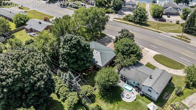 2550 W Walton Boulevard, Waterford Charter Township, MI 48329