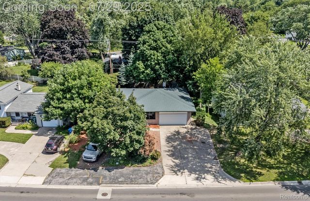 2550 W Walton Boulevard, Waterford Charter Township, MI 48329