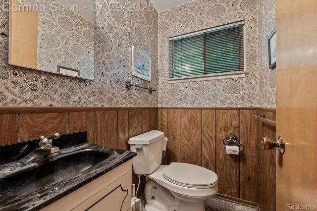 2550 W Walton Boulevard, Waterford Charter Township, MI 48329