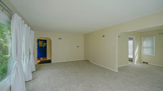 917 GRANDVIEW Avenue, Council Bluffs, IA 51503