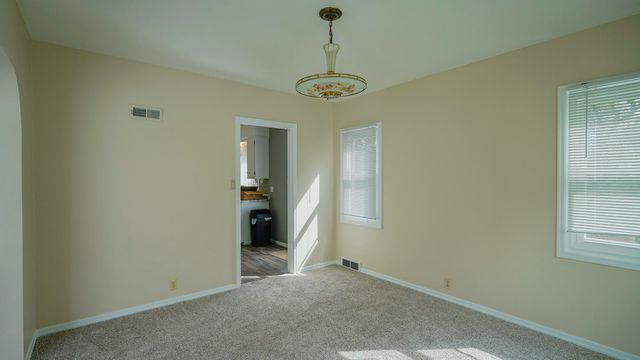 917 GRANDVIEW Avenue, Council Bluffs, IA 51503