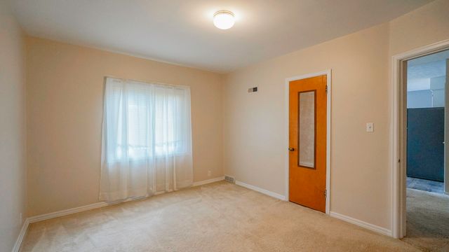 917 GRANDVIEW Avenue, Council Bluffs, IA 51503