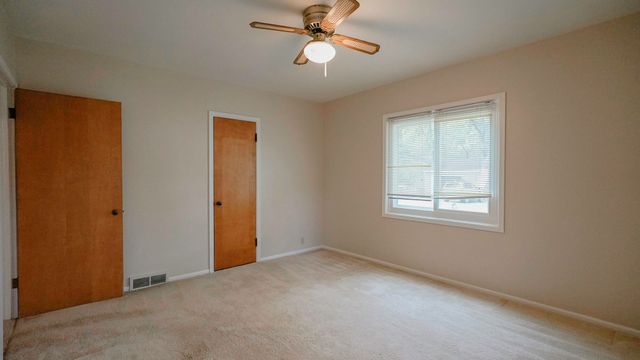 917 GRANDVIEW Avenue, Council Bluffs, IA 51503