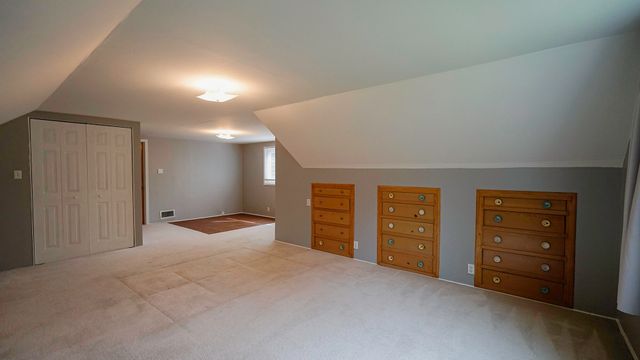 917 GRANDVIEW Avenue, Council Bluffs, IA 51503