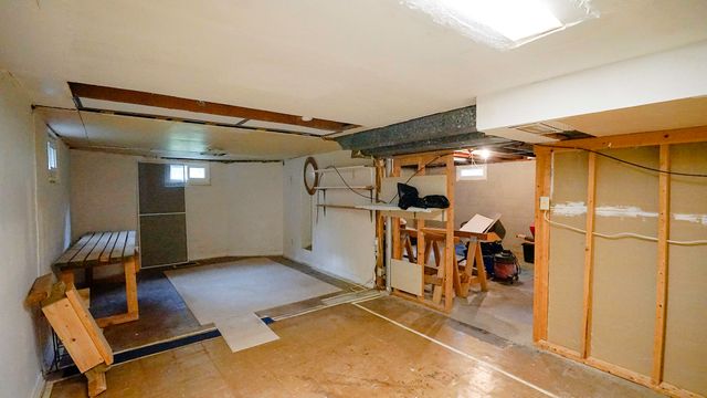 917 GRANDVIEW Avenue, Council Bluffs, IA 51503