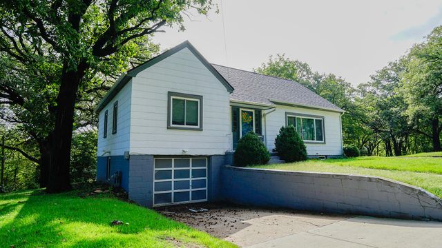 917 GRANDVIEW Avenue, Council Bluffs, IA 51503