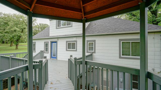 917 GRANDVIEW Avenue, Council Bluffs, IA 51503