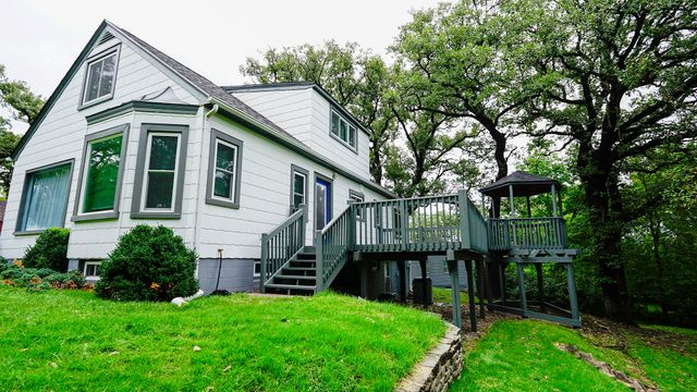 917 GRANDVIEW Avenue, Council Bluffs, IA 51503