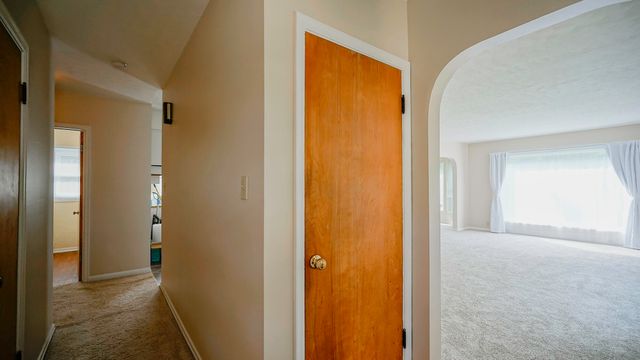 917 GRANDVIEW Avenue, Council Bluffs, IA 51503