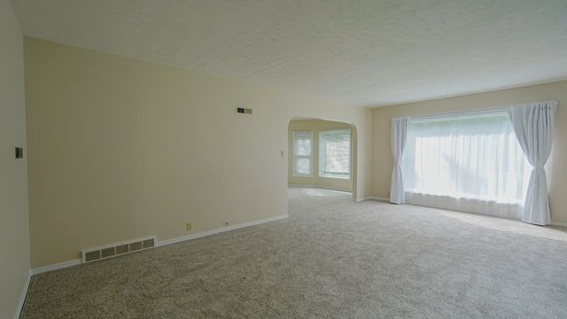 917 GRANDVIEW Avenue, Council Bluffs, IA 51503