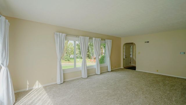 917 GRANDVIEW Avenue, Council Bluffs, IA 51503