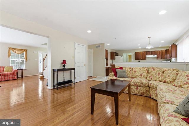 706 FRANKLIN CT, East Stroudsburg, PA 18302