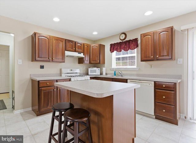 706 FRANKLIN CT, East Stroudsburg, PA 18302