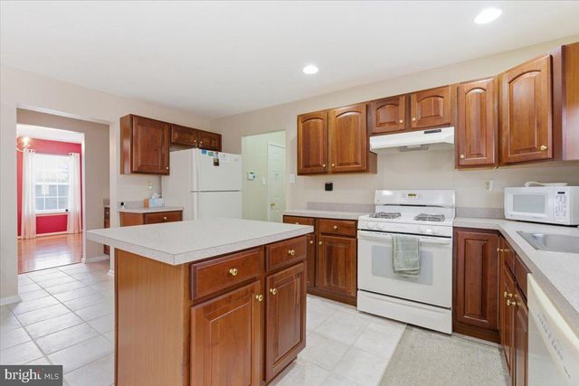 706 FRANKLIN CT, East Stroudsburg, PA 18302