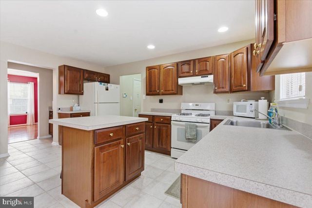 706 FRANKLIN CT, East Stroudsburg, PA 18302