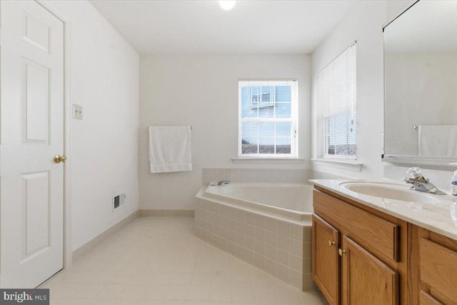 706 FRANKLIN CT, East Stroudsburg, PA 18302