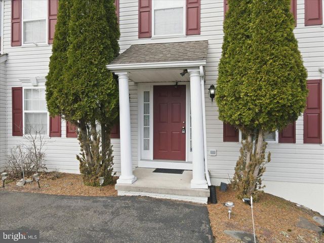 706 FRANKLIN CT, East Stroudsburg, PA 18302