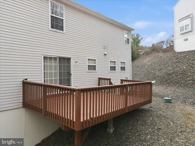 706 FRANKLIN CT, East Stroudsburg, PA 18302