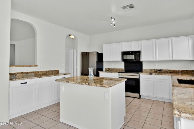 10548 E BRAMBLE Avenue, Mesa, AZ 85208