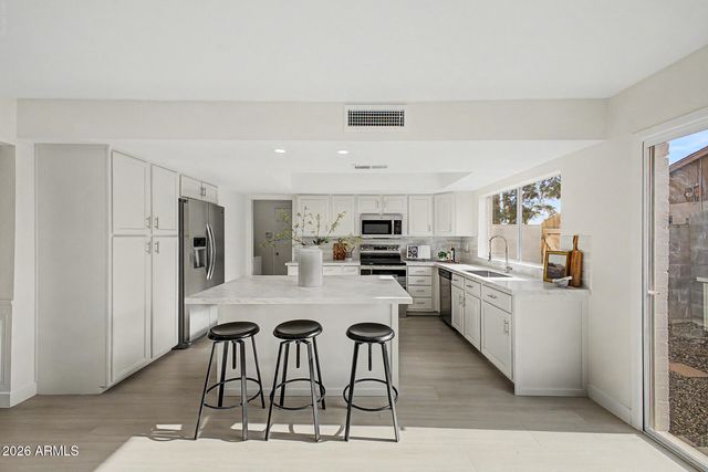 4854 W CINNABAR Avenue, Glendale, AZ 85302