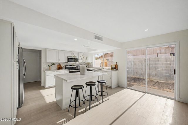 4854 W CINNABAR Avenue, Glendale, AZ 85302