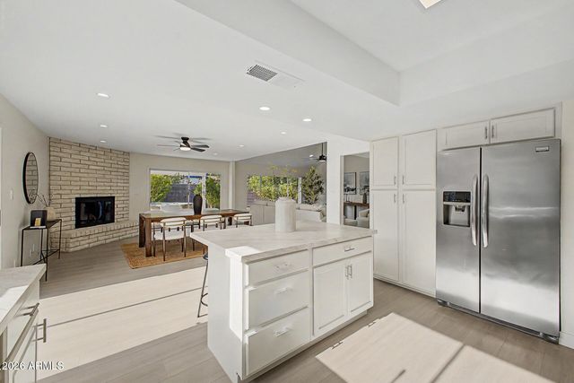 4854 W CINNABAR Avenue, Glendale, AZ 85302