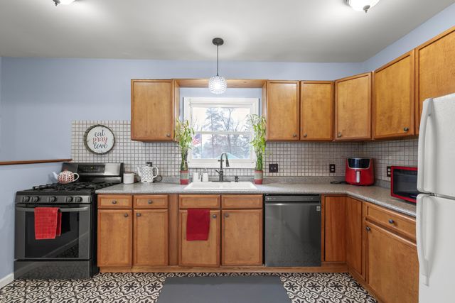 517 W Commerce Street, Milford Vlg, MI 48381