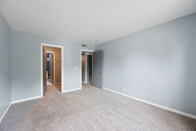555 N DuPont Ave, Madison, TN 37115