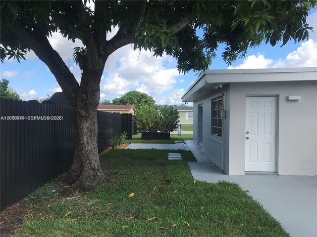 17940 NW 85th Avenue, Hialeah, FL 33015