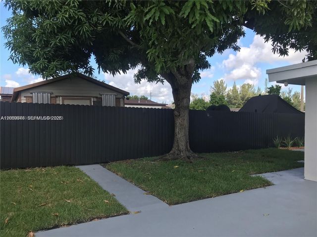 17940 NW 85th Avenue, Hialeah, FL 33015