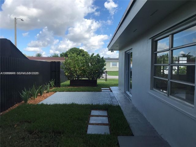 17940 NW 85th Avenue, Hialeah, FL 33015