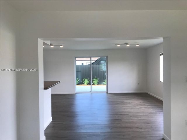 17940 NW 85th Avenue, Hialeah, FL 33015