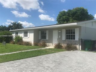 17940 NW 85th Avenue, Hialeah, FL 33015