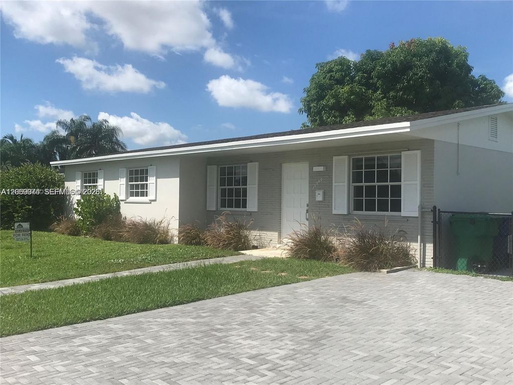 17940 NW 85th Avenue, Hialeah, FL 33015