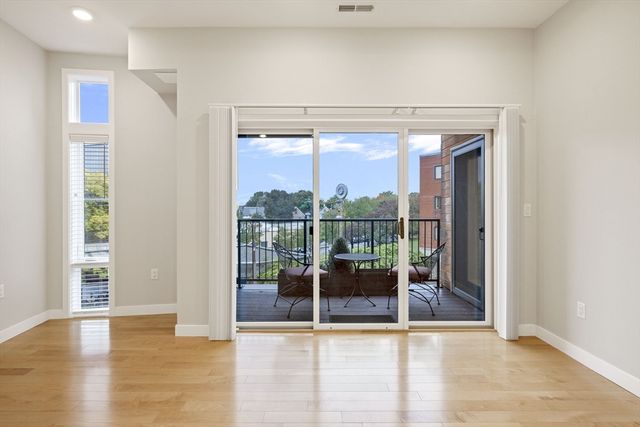 17 Holland Street 301, Somerville, MA 02144