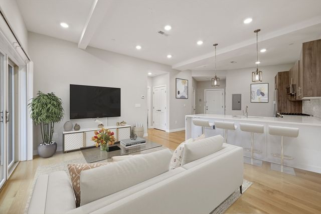 17 Holland Street 301, Somerville, MA 02144